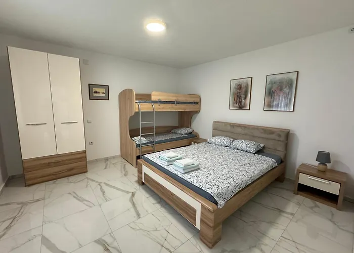 Reshkov Pool Apartments